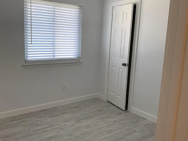 1010 Bodgers Dr — Photo 8