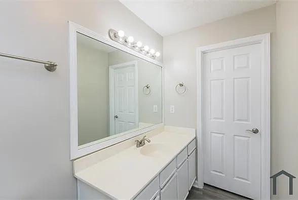 2 bed, 902 sqft, $975 — Photo 4