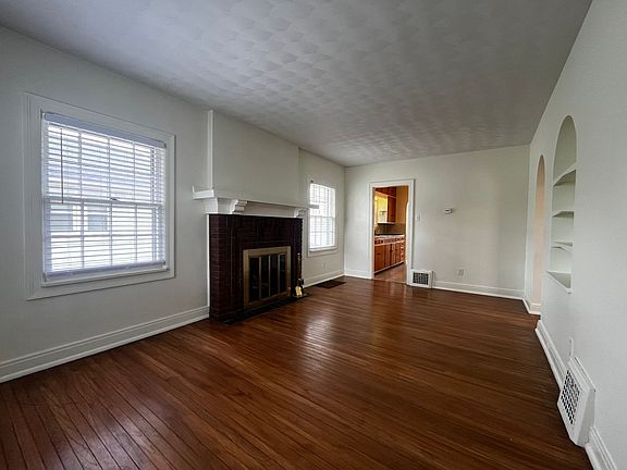4th image of 2706 Waynewood Dr
