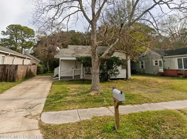 2406 10th St, Pascagoula, MS 39567