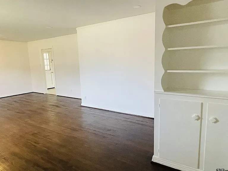 3210 S Donnybrook Ave — Photo 4