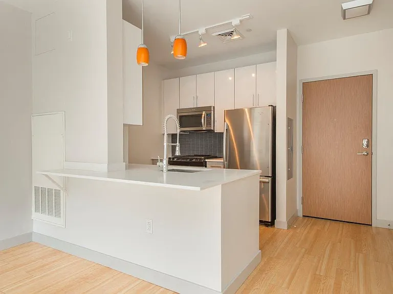 West Square Apartments — Photo 45
