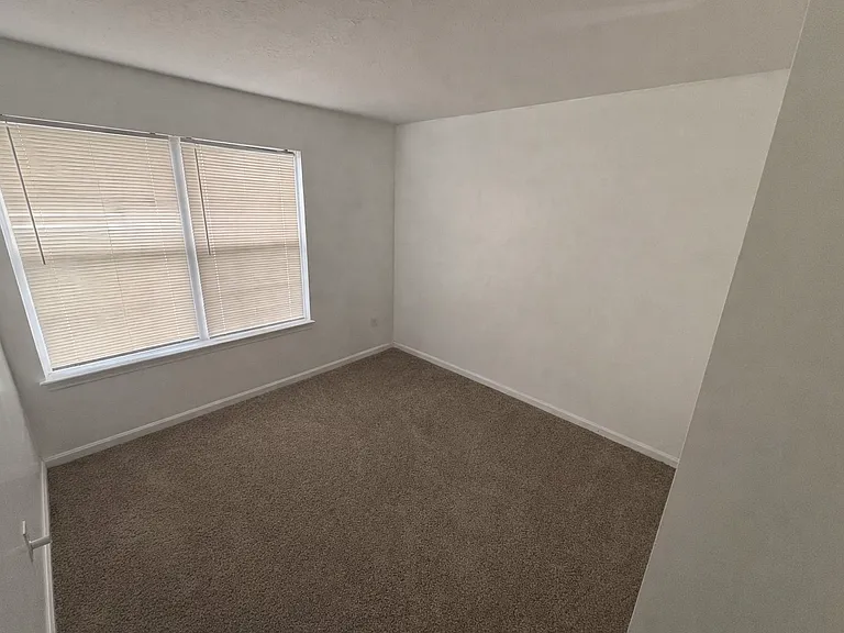 398 Madison Dr — Photo 6