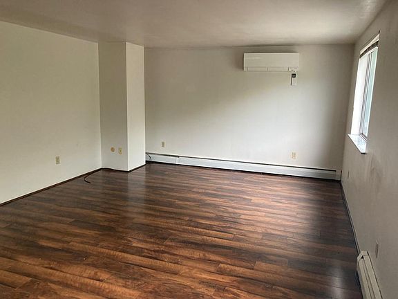 5th image of 50 Maplewood St Unit 2