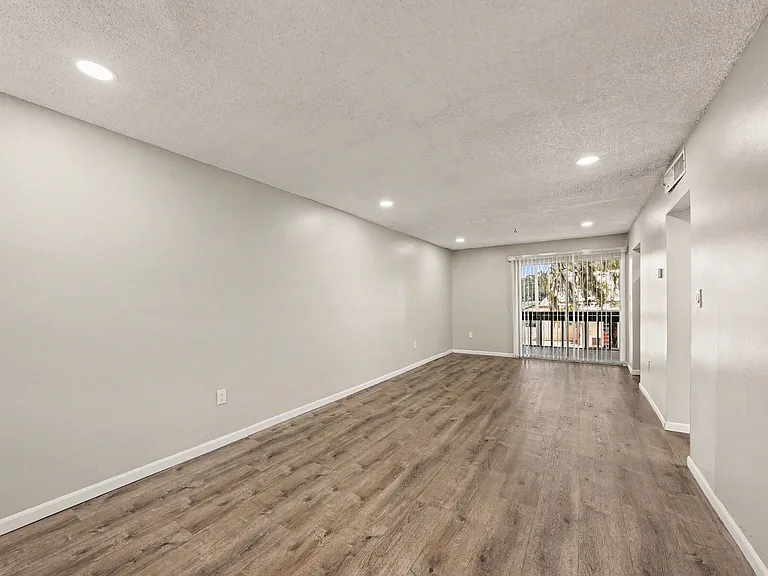 9208 N Connechusett Rd #D — Photo 11
