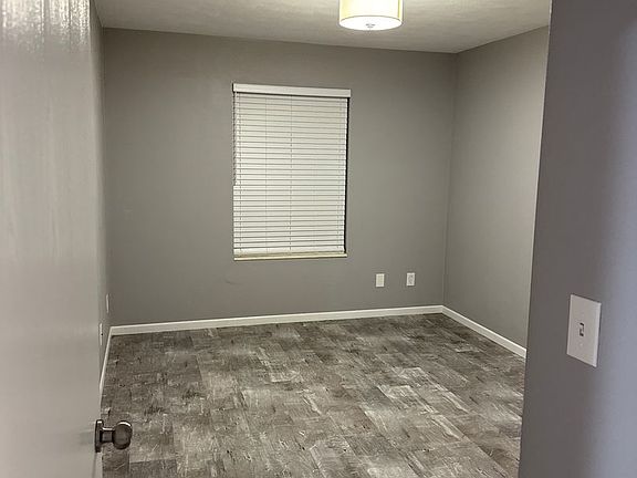 5th image of 921 Minns Dr APT 3