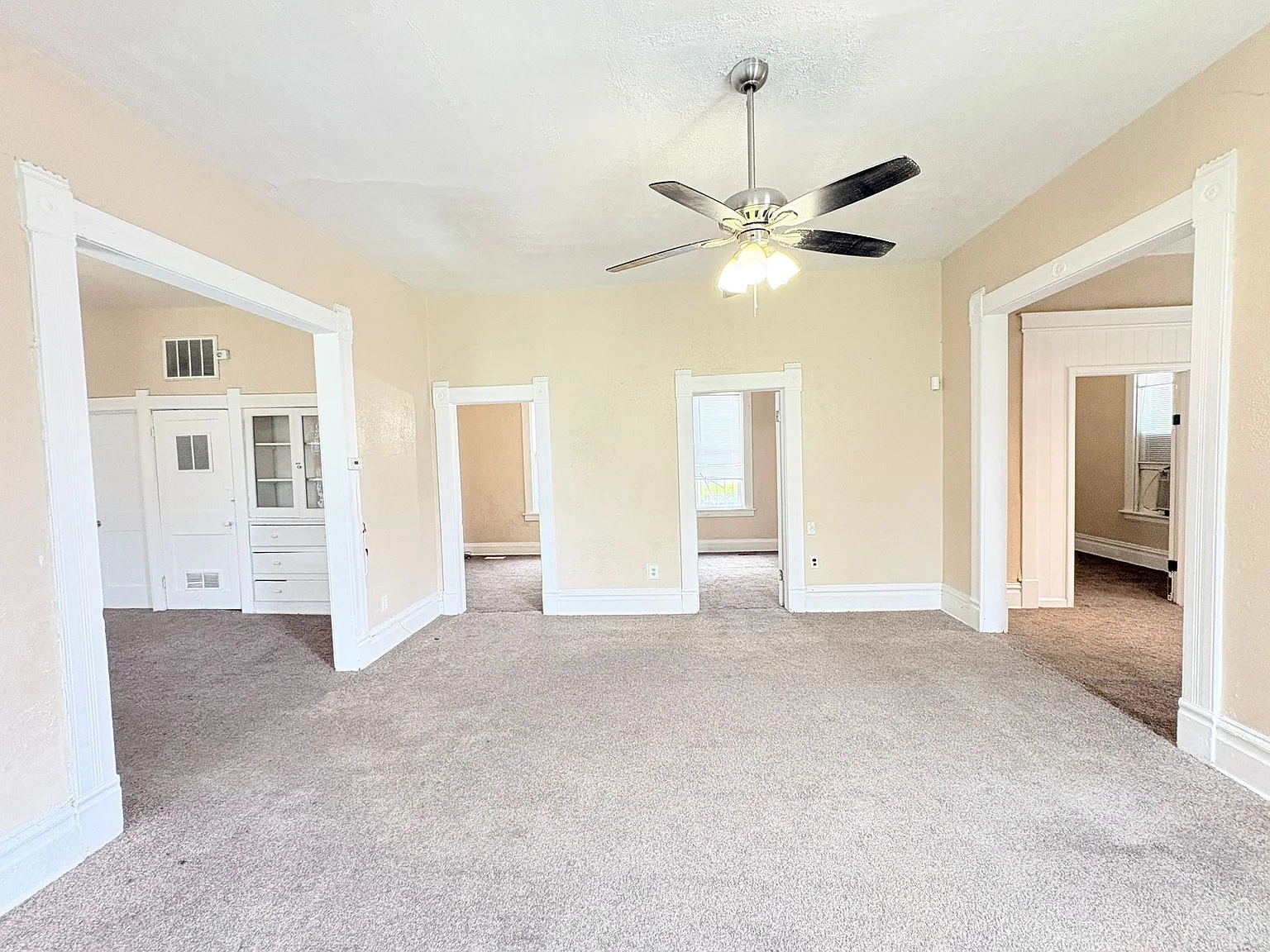 3 bed, 1100 sqft, $1,100 — Photo 2