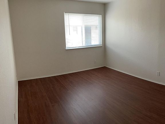 3rd image of 29907 Vanderbilt St #4