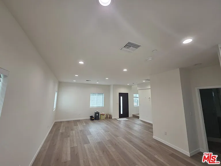 6748 Ben Ave — Photo 31