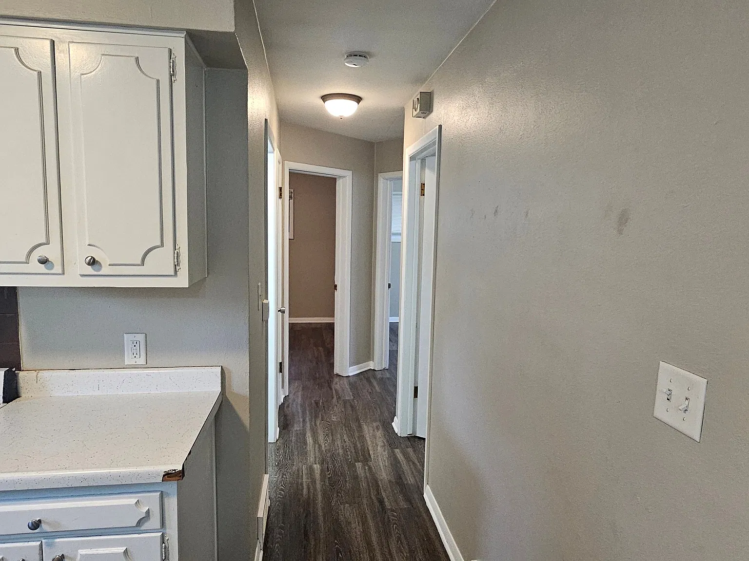 3 bed, 2.0 bath, 1051 sqft, $1,300 — Photo 3