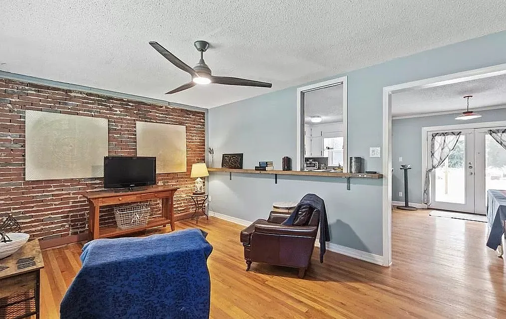 Building Photo - 106 Brookwood Dr