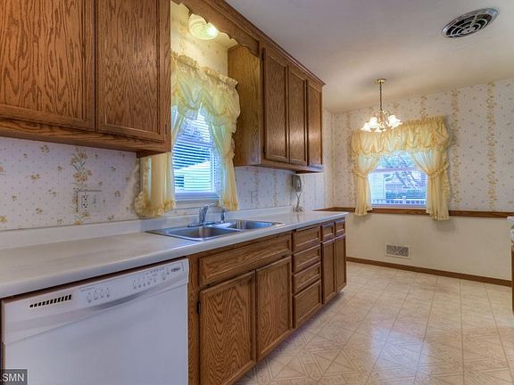 9036 12th Ave S Bloomington-4-web-Kitchen