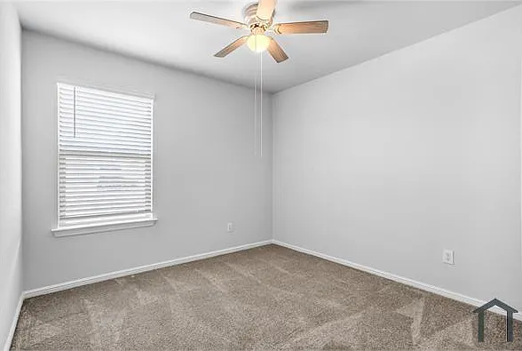 424 Amory St — Photo 19