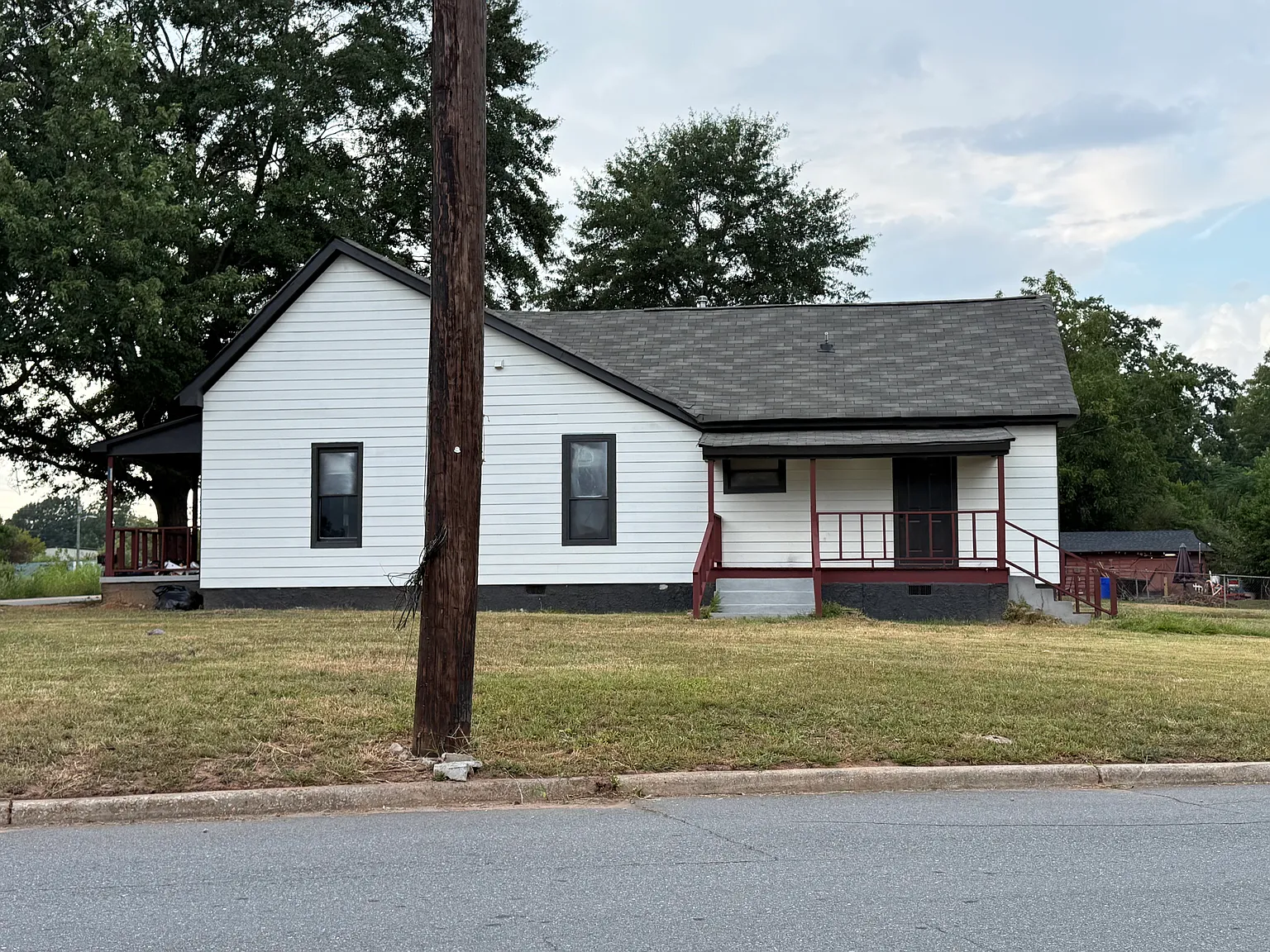 5 bed, 2100 sqft, $1,950 — Photo 2