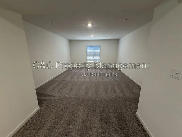 2208 S Helm Ave — Photo 15