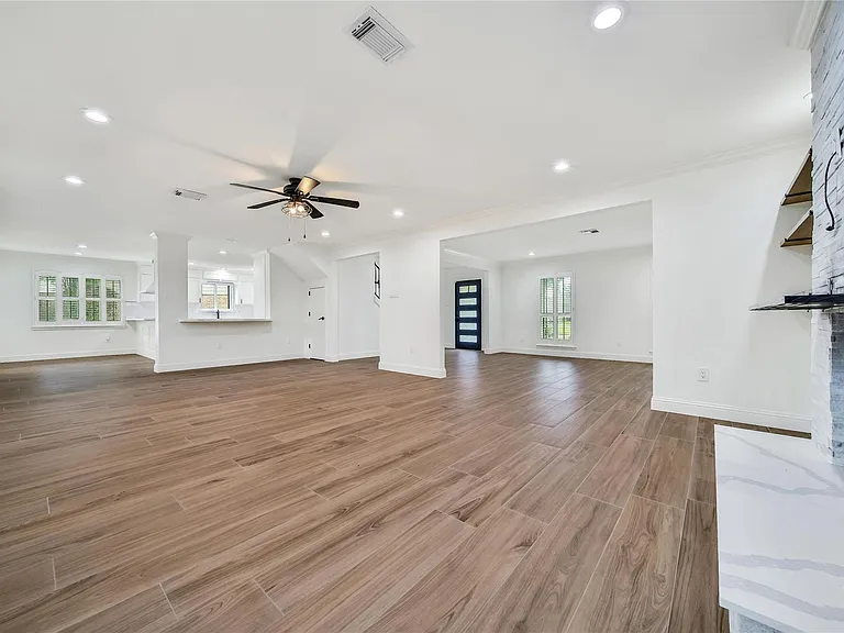 950 Del Norte St — Photo 10