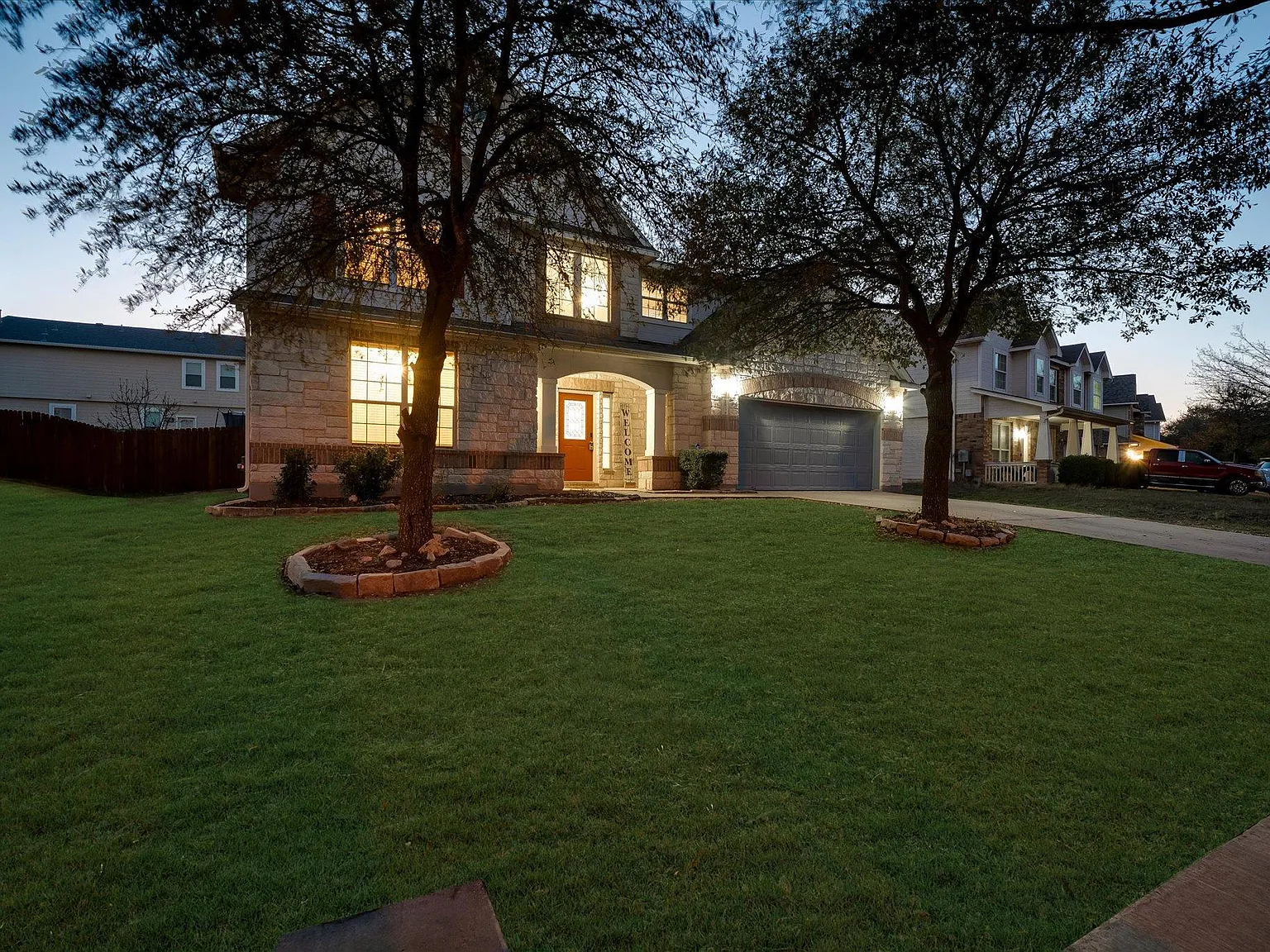 5 bed, 3.5 bath, 3186 sqft, $2,995 — Photo 2