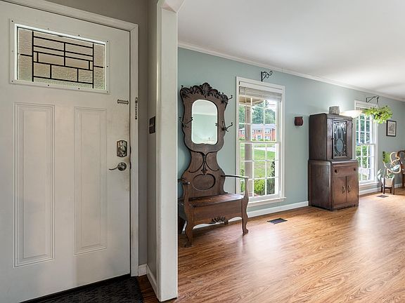 3rd image of 2408 Crestdale Cir