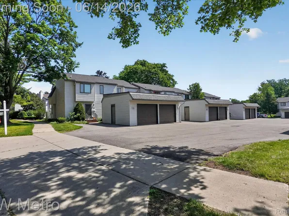 1420 Roxburgh Ave, East Lansing, MI 48823
