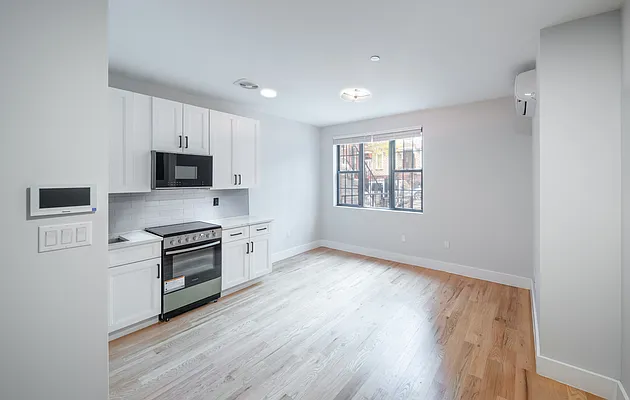 Rented by The InHouse Group | media 12