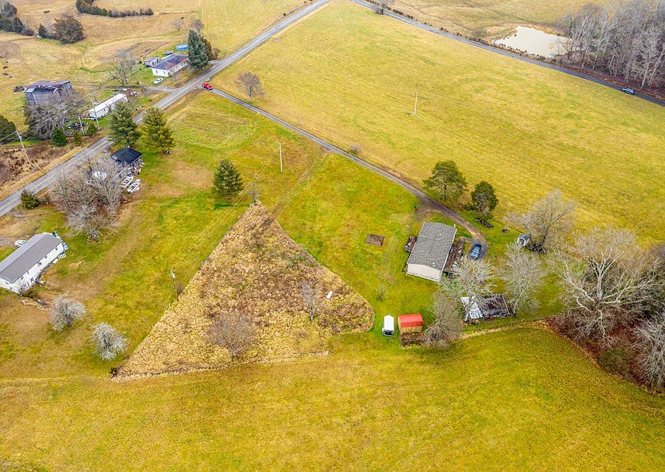 2nd image of 623 Mountain Valley Rd