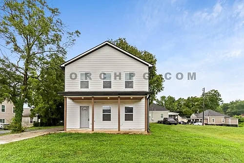 105 W Callahan St Photo 1
