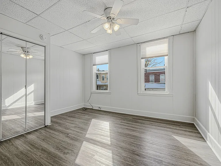 1813 W 7th St — Photo 17