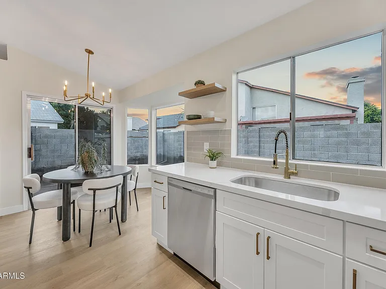 8830 W Saint John Rd — Photo 10