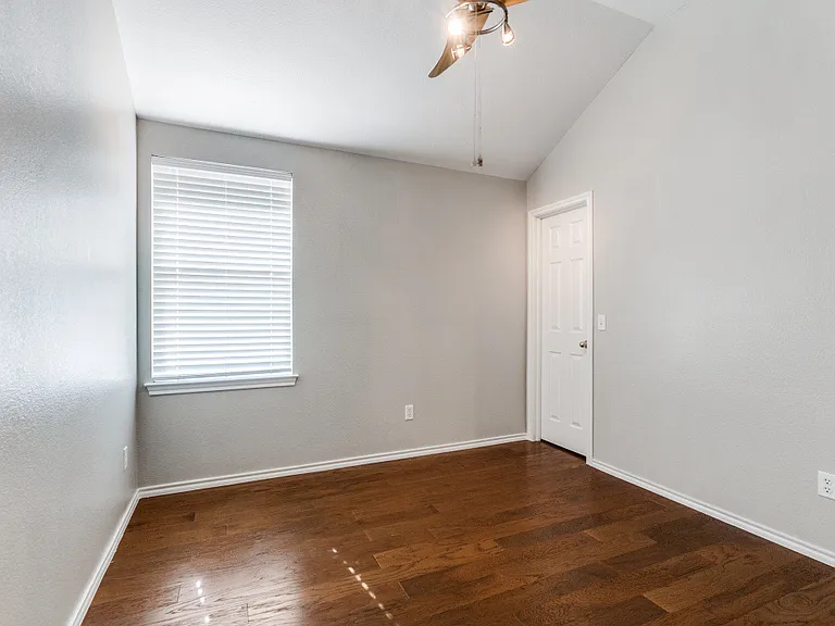 704 Fleming Dr — Photo 11