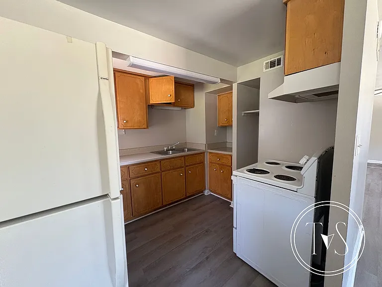 524 Arnall Dr — Photo 12