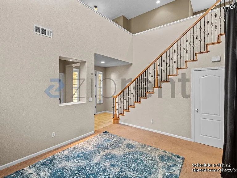 887 Hampton St — Photo 6