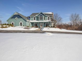W256S4840 Oakdale Dr, Waukesha, WI 53189