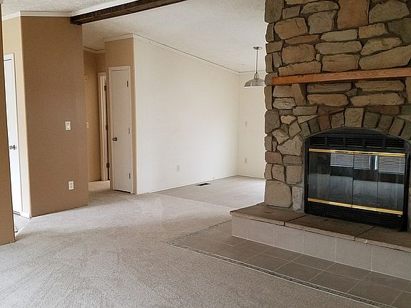 5th image of 98 Dunhill Dr