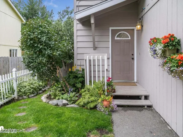 9110 Ticia Cir, Anchorage, AK 99502
