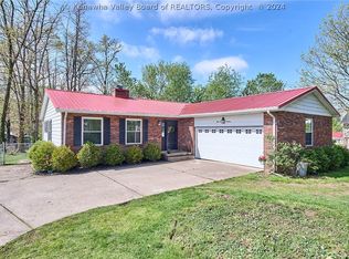 5119 Lynnwood Dr, Cross Lanes, WV 25313