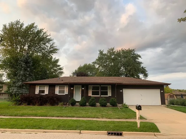 900 Aaron Ave, South Elgin, IL 60177