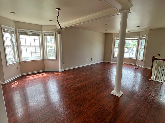 2nd image of 224 N Oak St