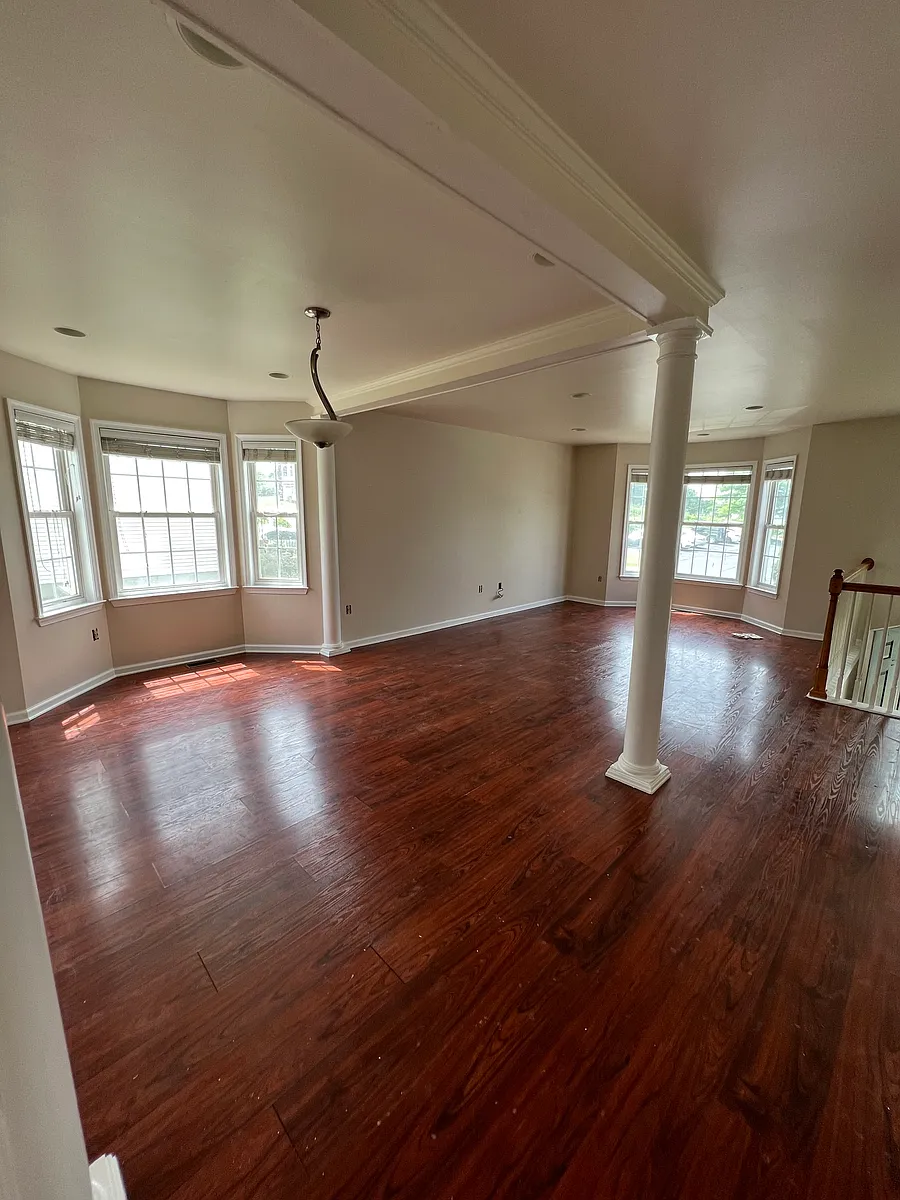 Building Photo - 224 N Oak St