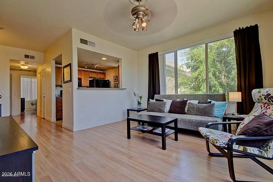 3 bed, 3.0 bath, 1487 sqft, $1,895 — Photo 2