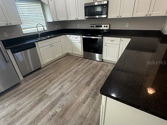 4th image of 2854 W EDISON PLACE