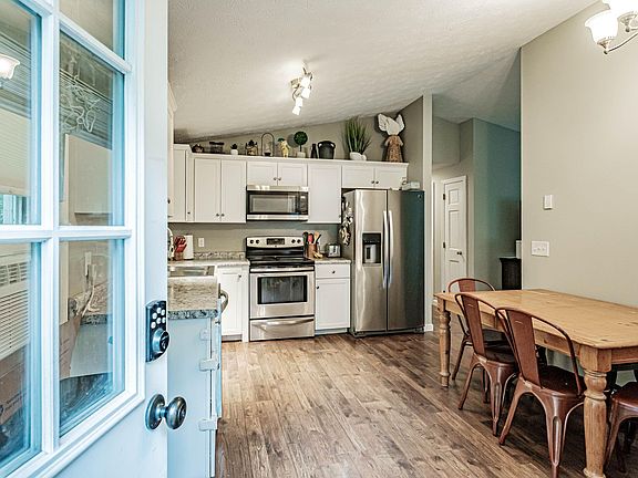 3rd image of 21 Lynwood Drive