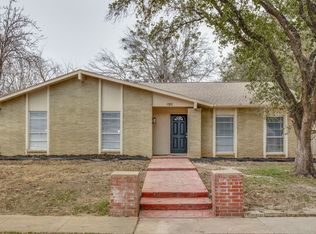 1911 Addington Dr, Carrollton, TX 75007
