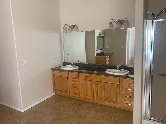 3rd image of 3011 Damon Dr