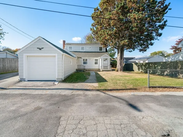 38 Blakely Ct, Fall River, MA 02720