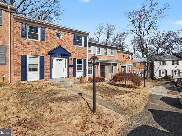 1214 Fox Run Pl, Woodbridge, VA 22191