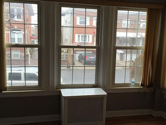 5th image of 1023 Clarence Ave #1