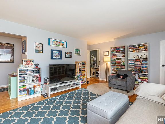 4th image of 6 Colonial Drive #65