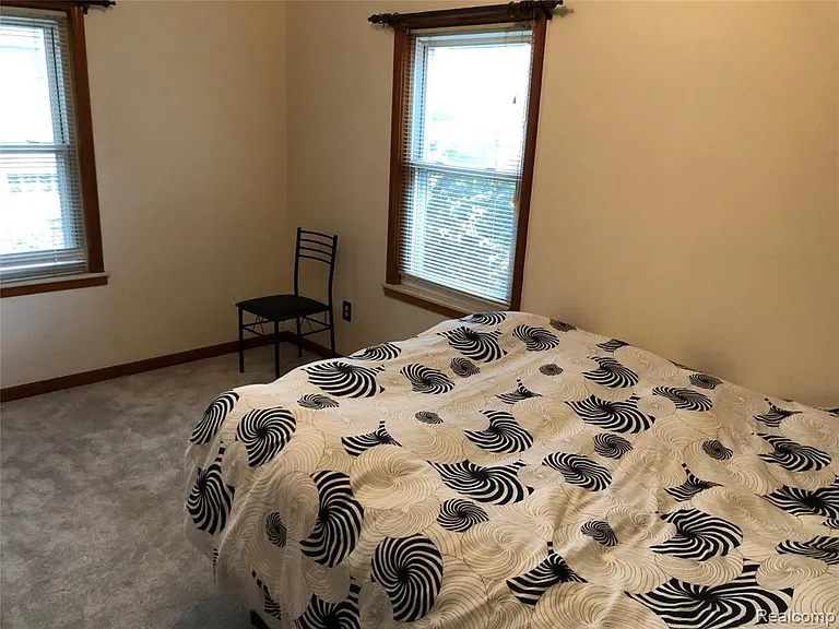 2111 W Forteen Mile Rd — Photo 10