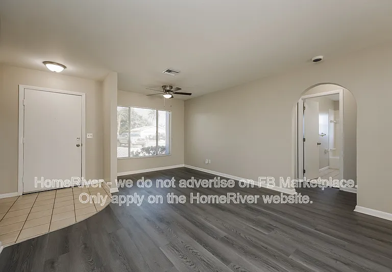 3716 SW 6th Pl — Photo 3