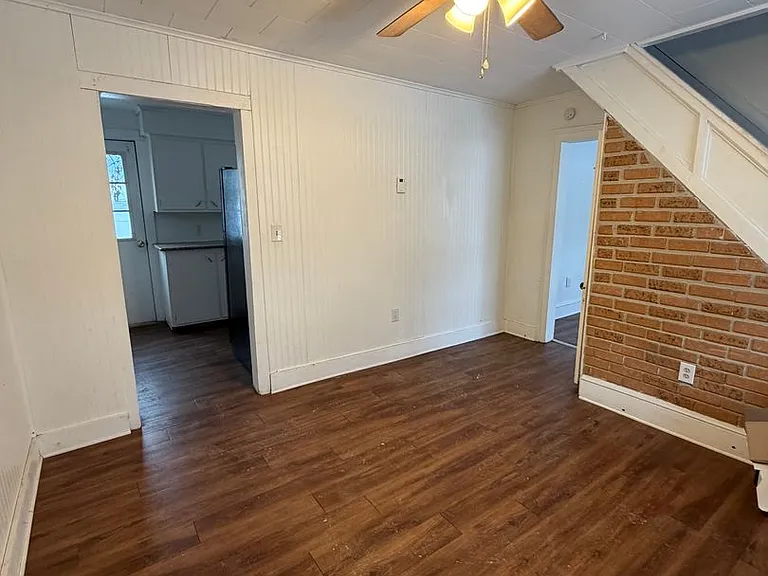 1817 Dickson Ave — Photo 3